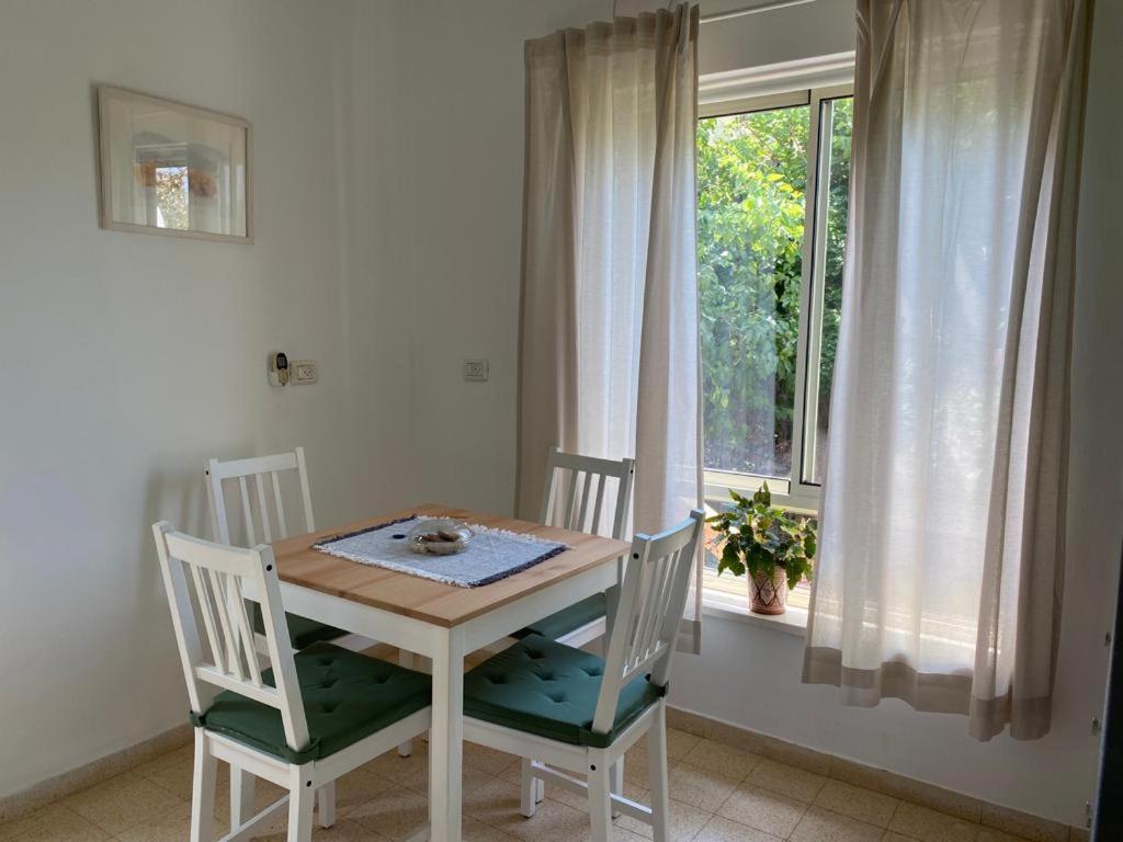 Maple'S Place - אירוח מייפל Rosh Pinna Exterior foto