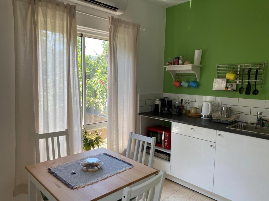 Maple'S Place - אירוח מייפל Rosh Pinna Exterior foto
